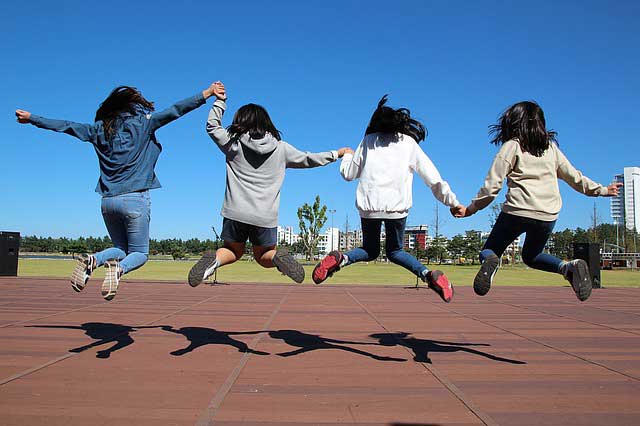 children-jumping